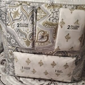 Elegant Paisley and Floral Sheet Set